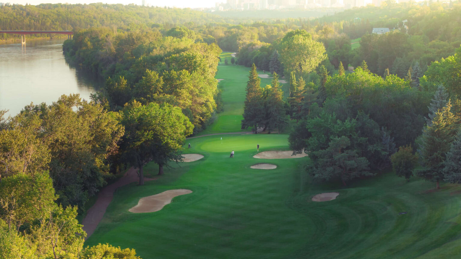 Beautiful golf course with lush greenery and scenic views at Highlands Golf Club.